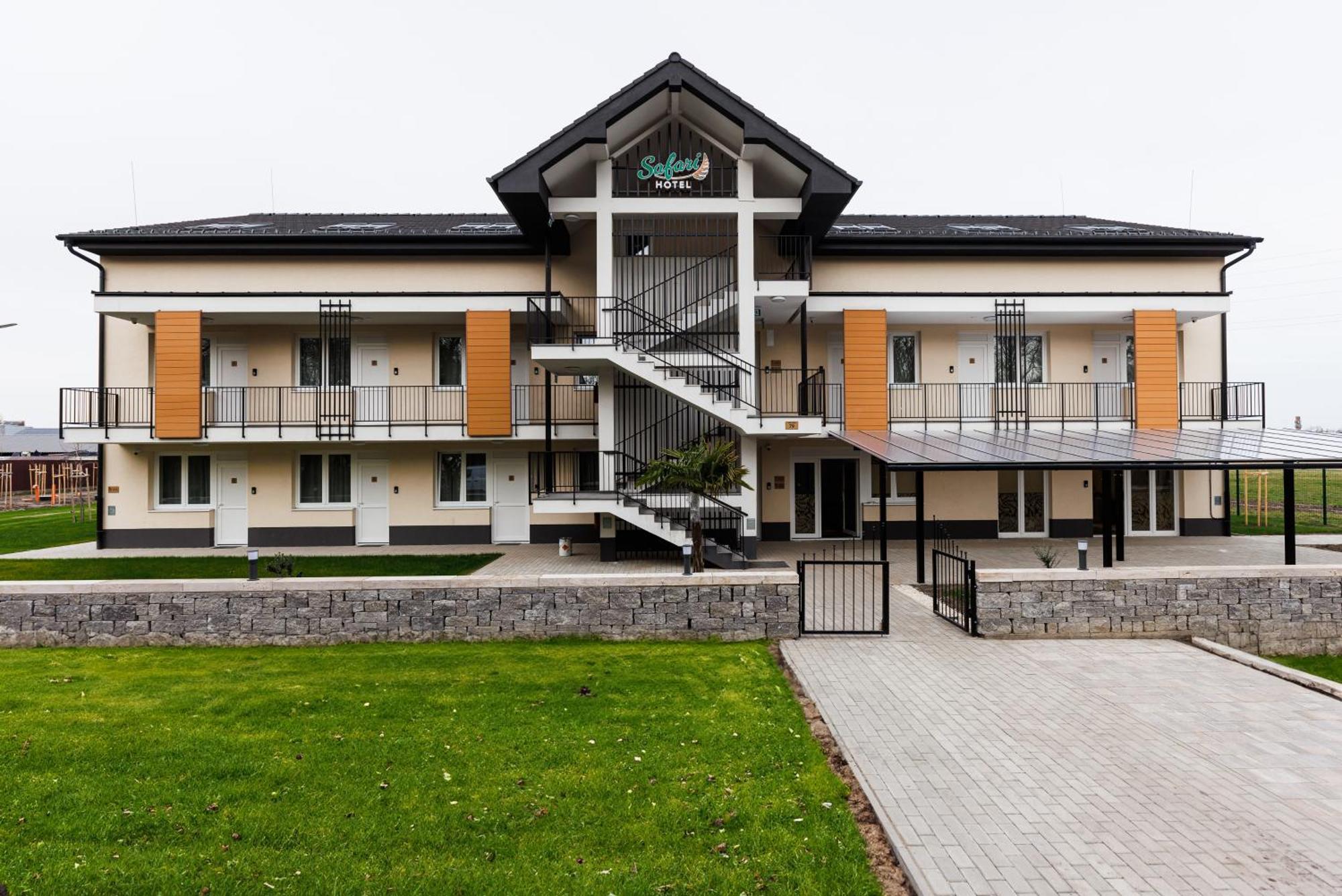 Safari Hotel Segedyn Zewnętrze zdjęcie