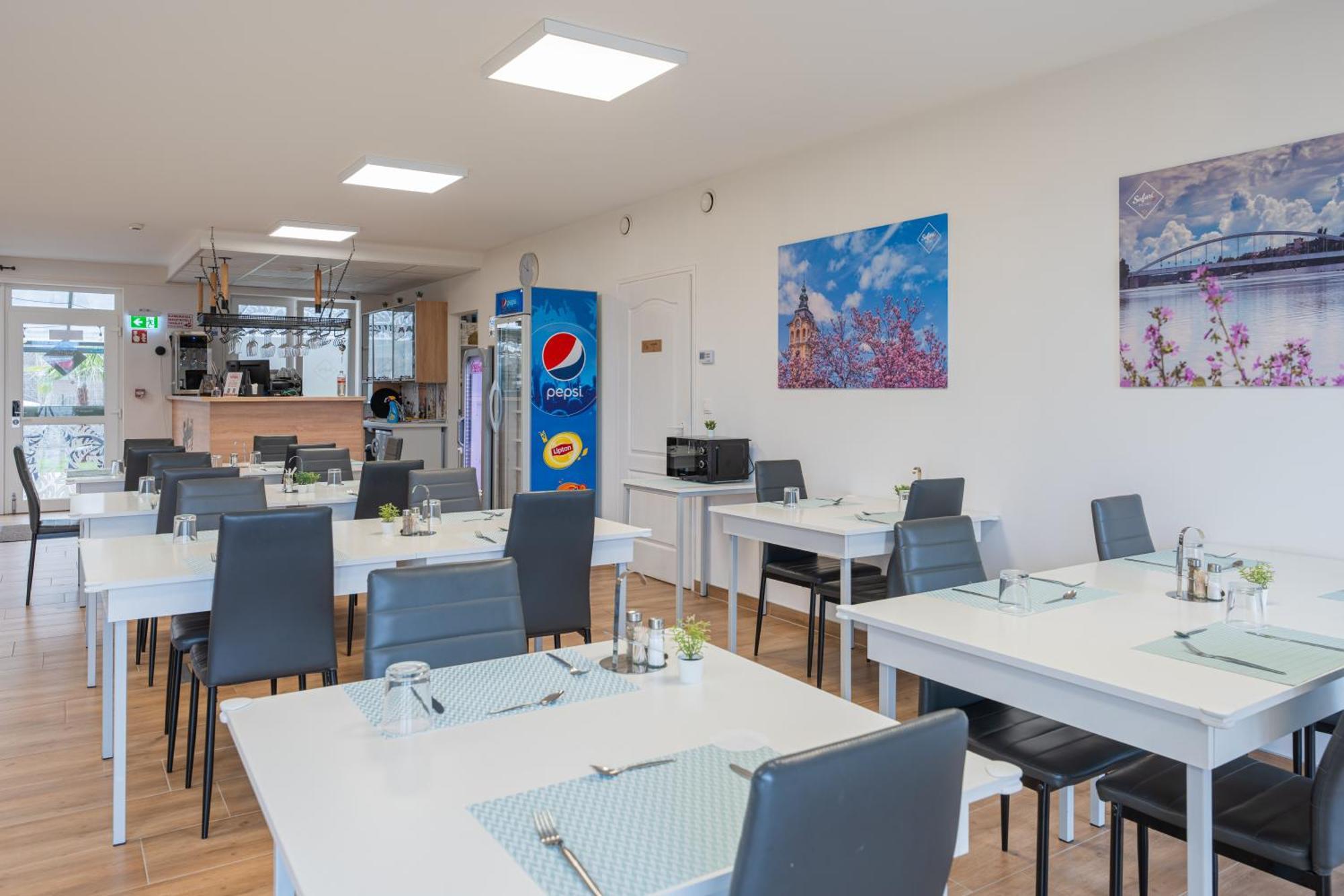Safari Hotel Segedyn Zewnętrze zdjęcie