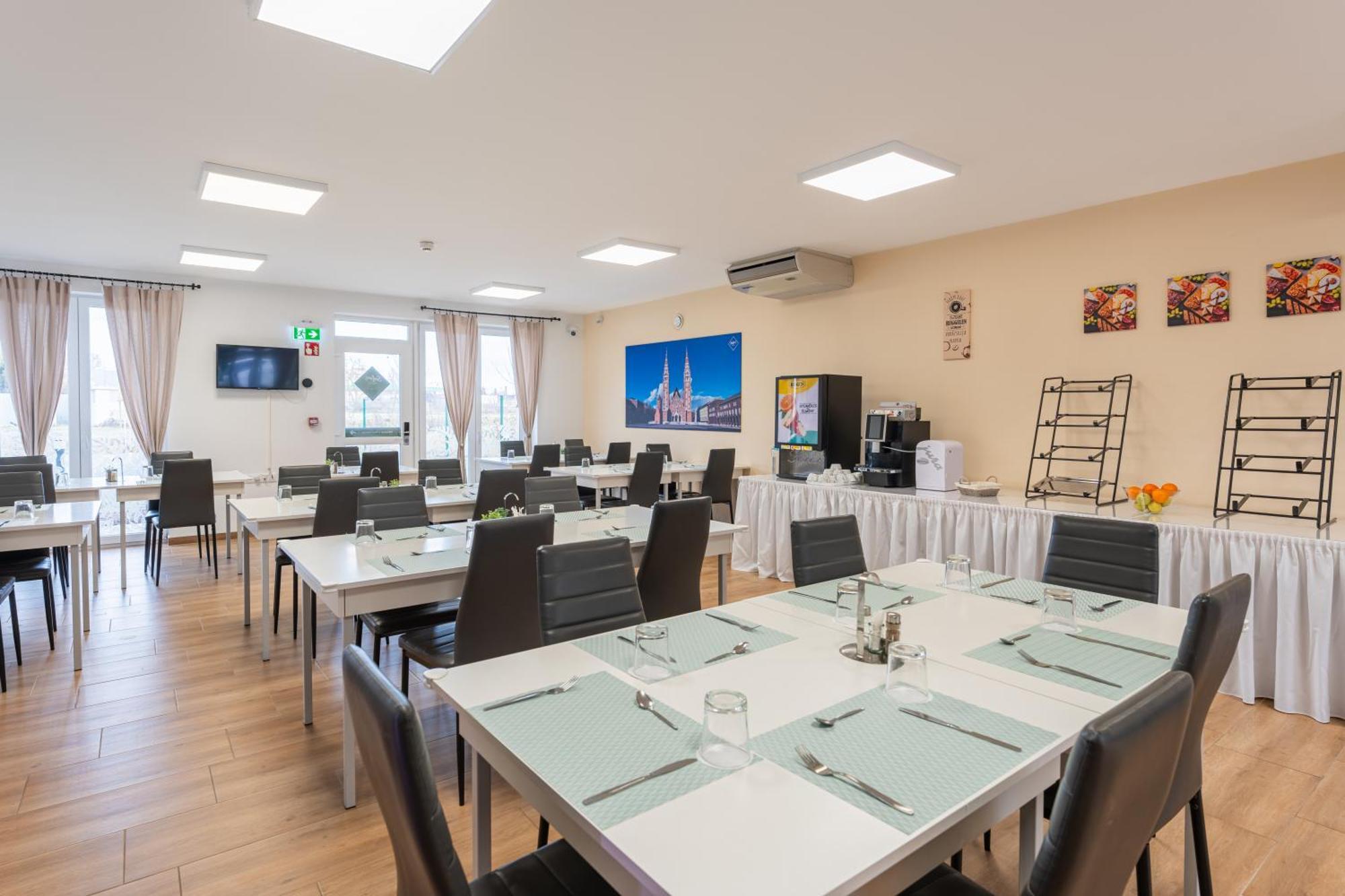 Safari Hotel Segedyn Zewnętrze zdjęcie